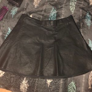 Black express skirt